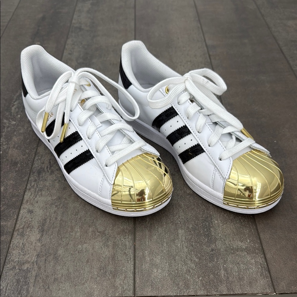 NEW! Adidas Superstar Metal Toe Sneakers, size 7